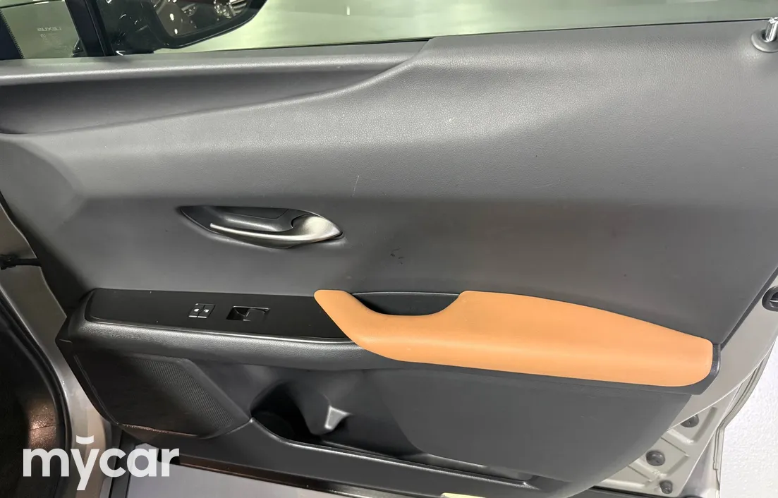 Lexus UX 2020