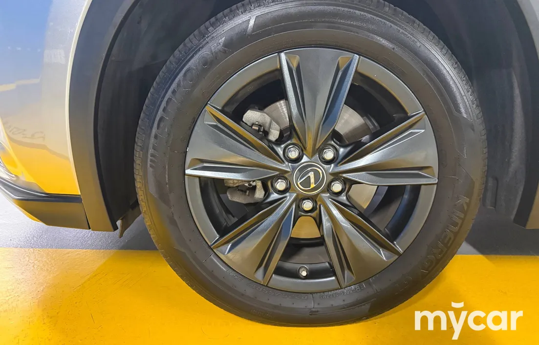Lexus UX 2020