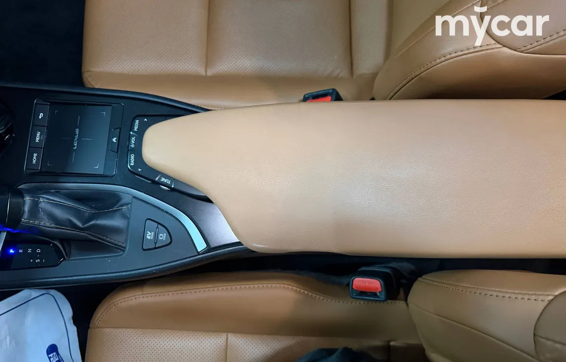 Lexus UX 2020