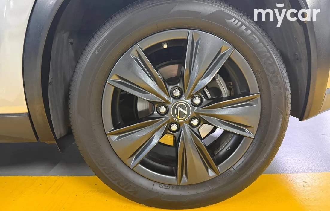 Lexus UX 2020