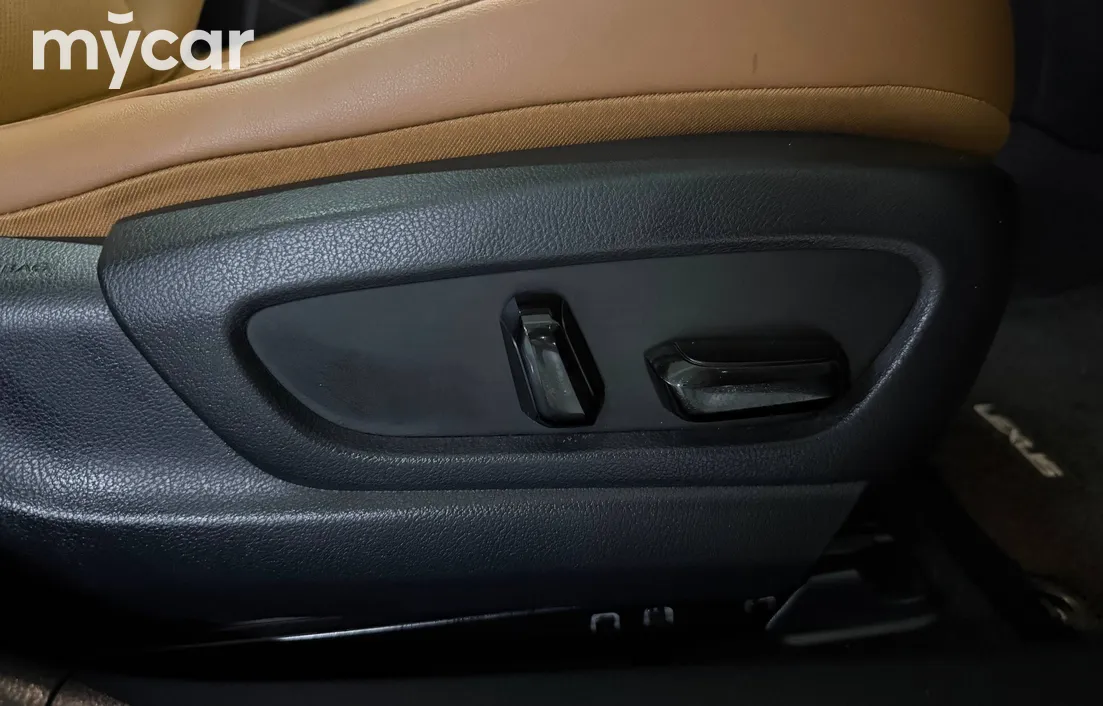 Lexus UX 2020