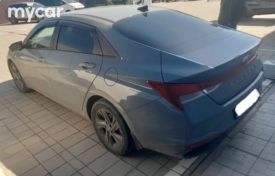Hyundai Elantra 2022