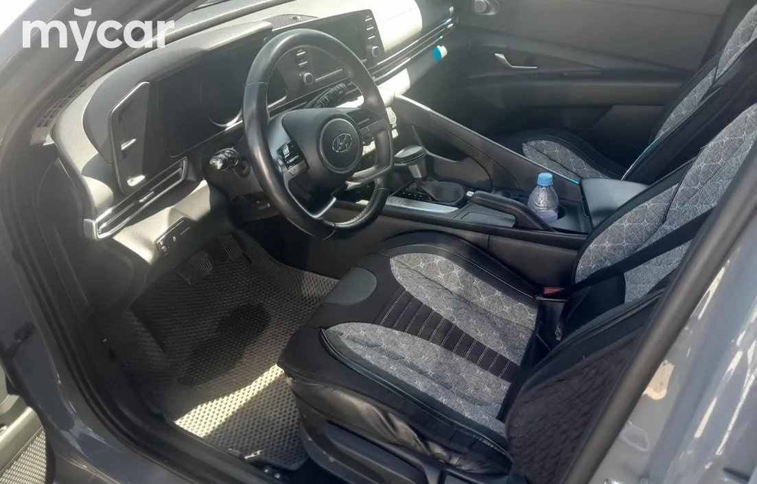 Hyundai Elantra 2022