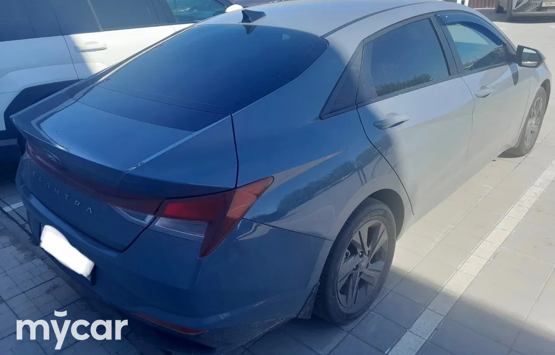 Hyundai Elantra 2022