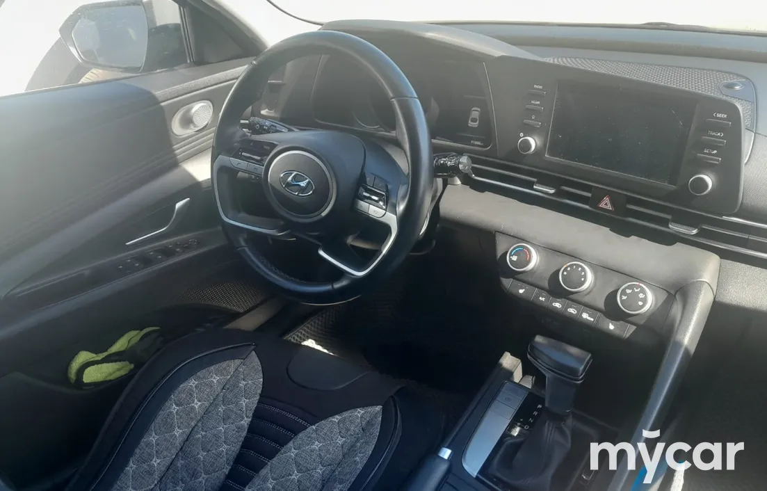 Hyundai Elantra 2022
