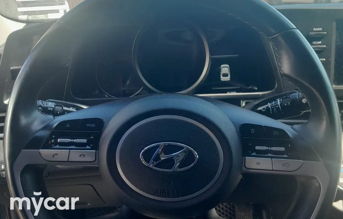 Hyundai Elantra 2022