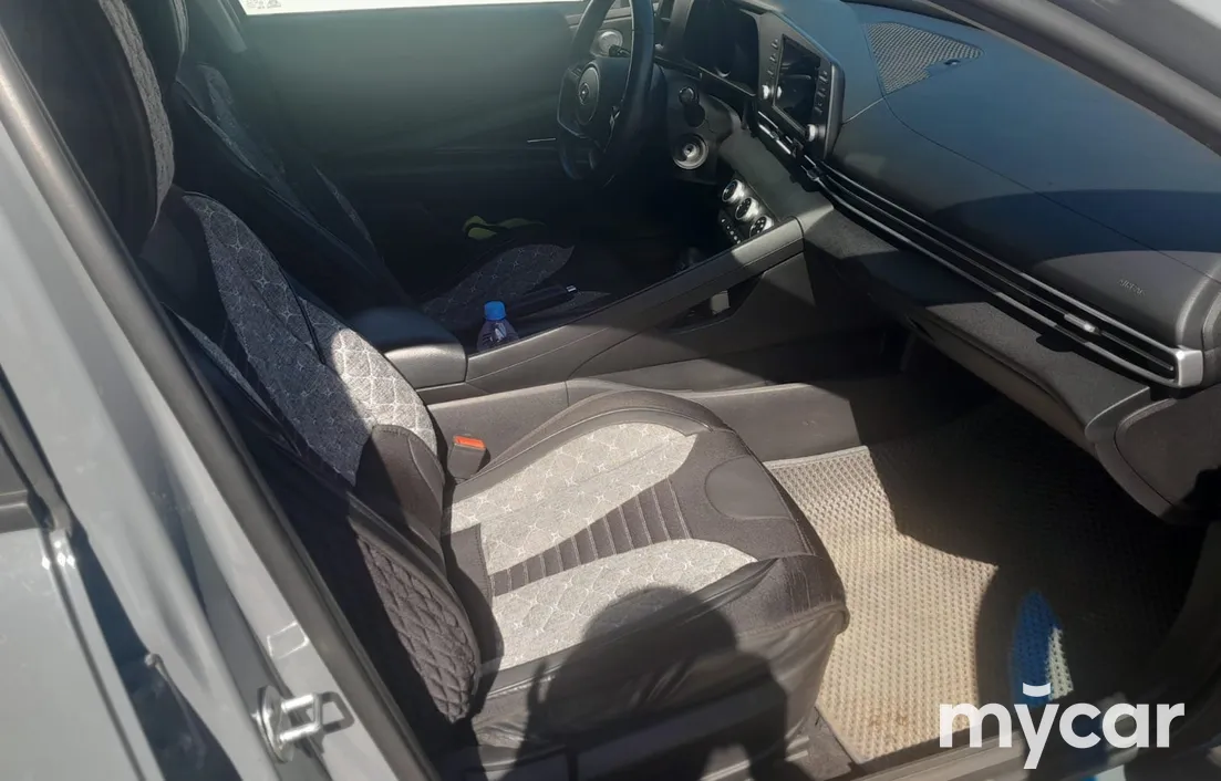 Hyundai Elantra 2022