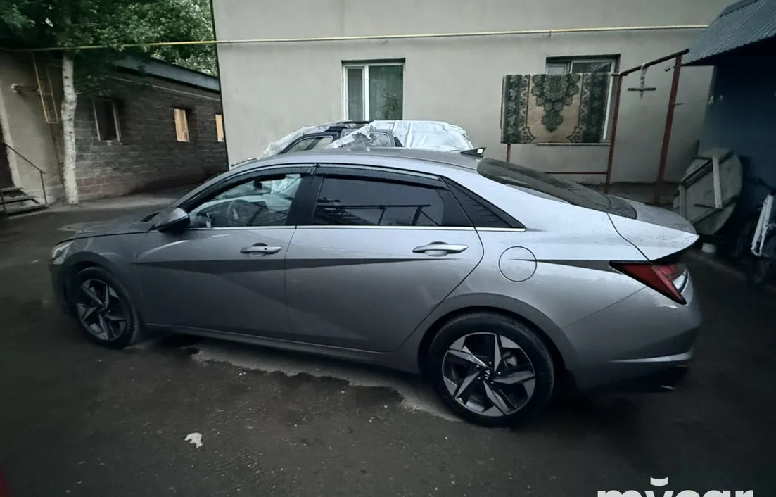 Hyundai Elantra 2022