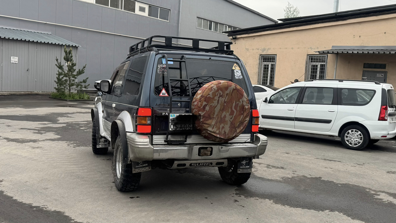 Mitsubishi Pajero 1993