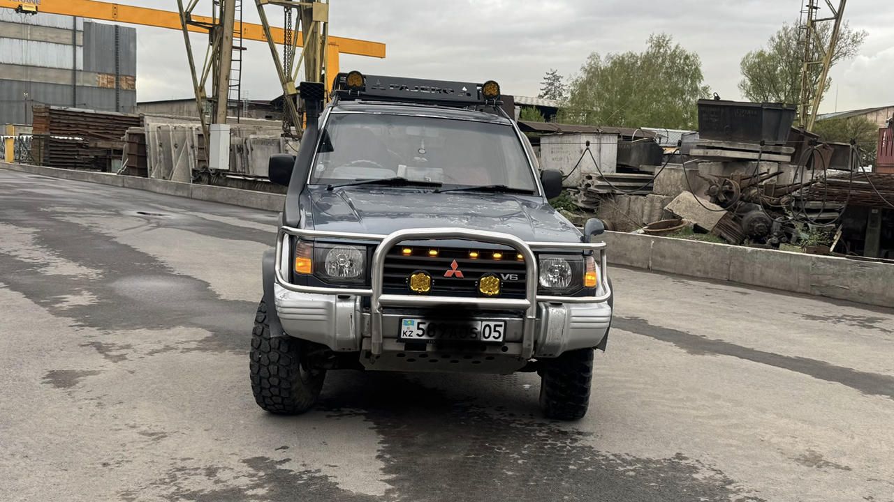 Mitsubishi Pajero 1993