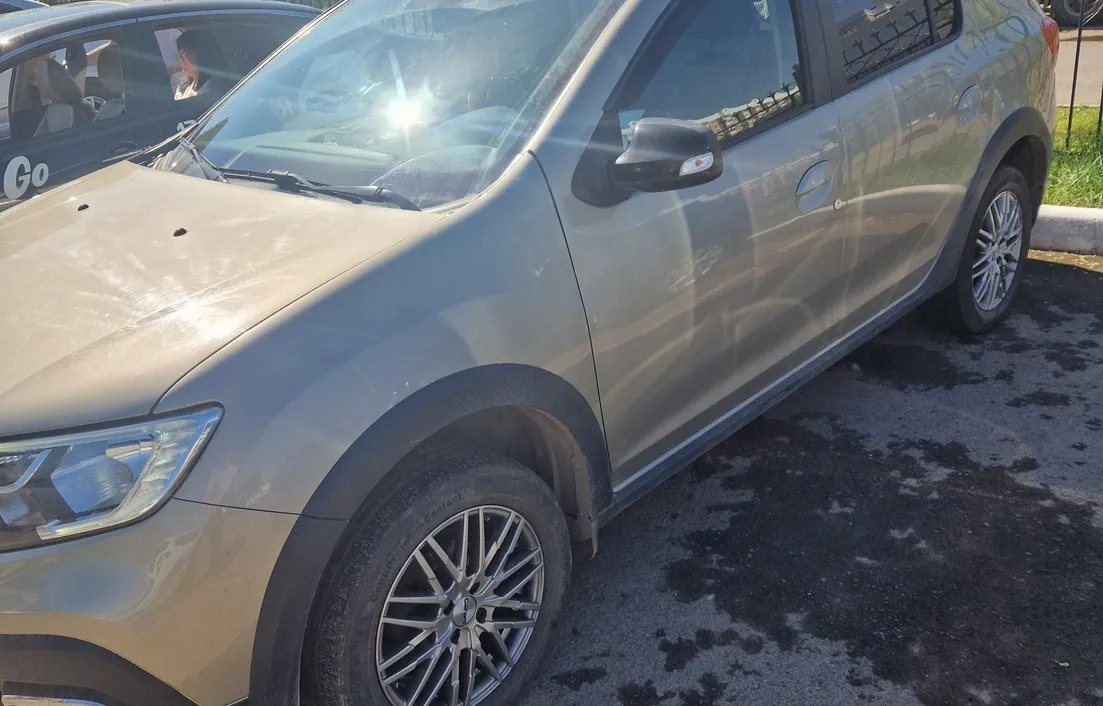 Renault Logan Stepway 2021