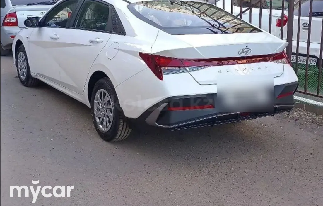 Hyundai Elantra 2024