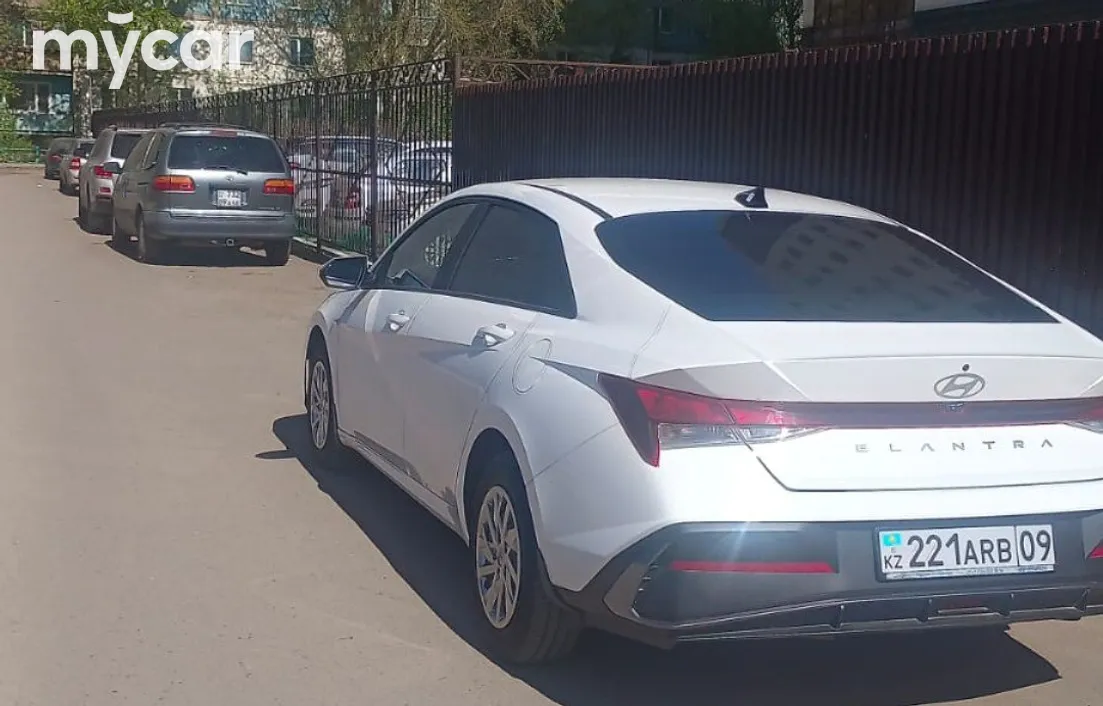 Hyundai Elantra 2024