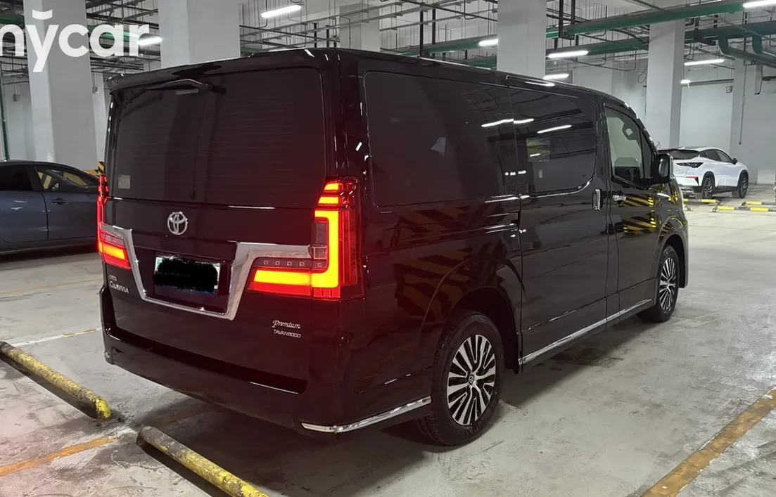 Toyota Granvia 2025