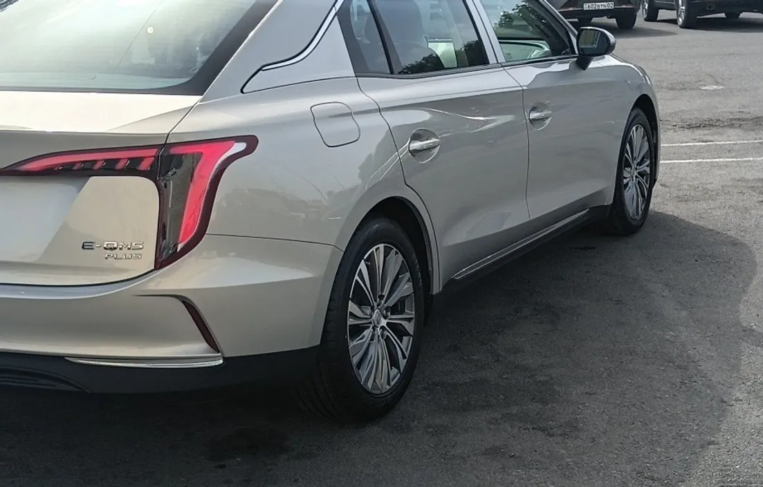 Hongqi E-QM5 2024