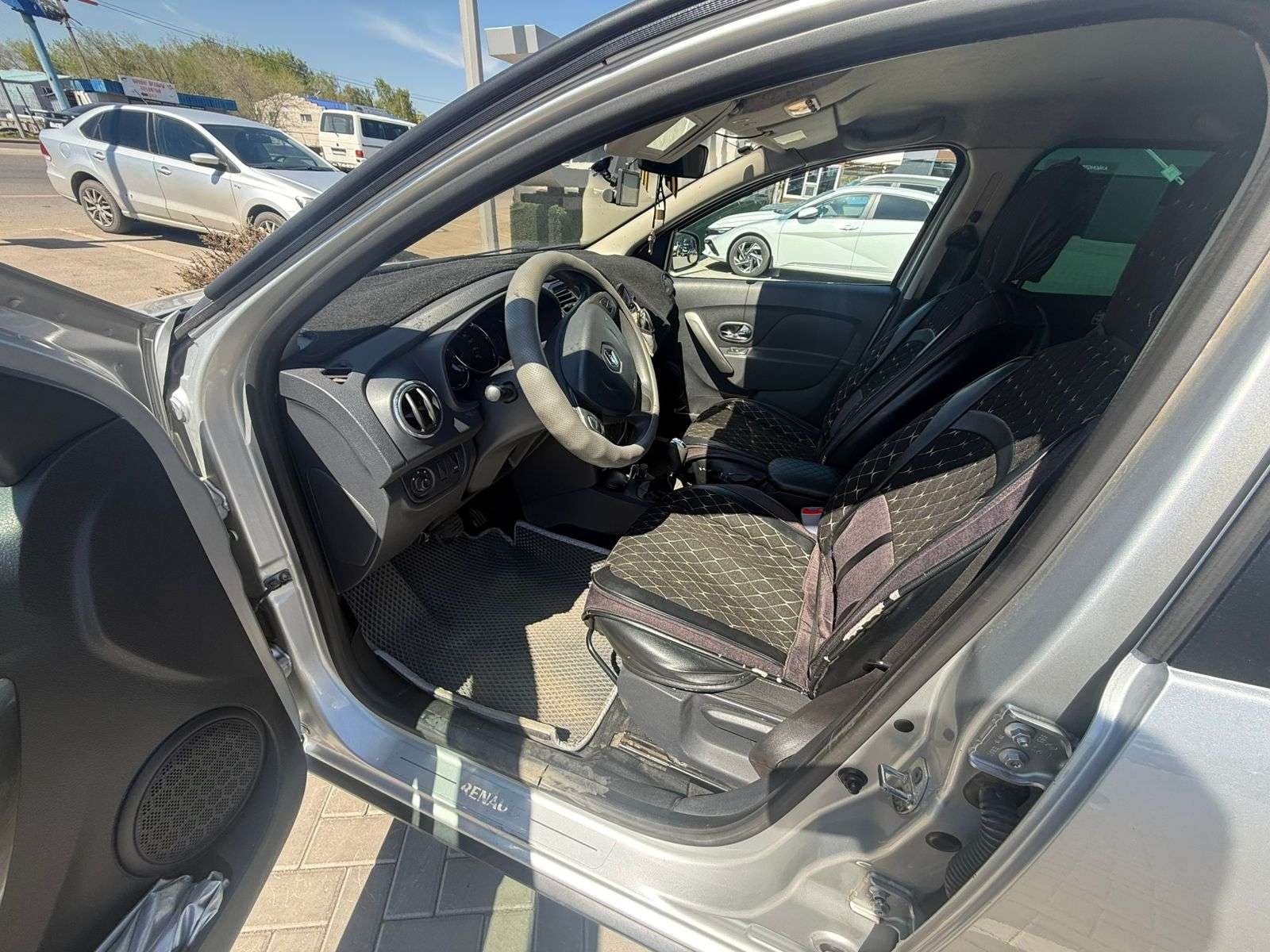 Renault Sandero 2015