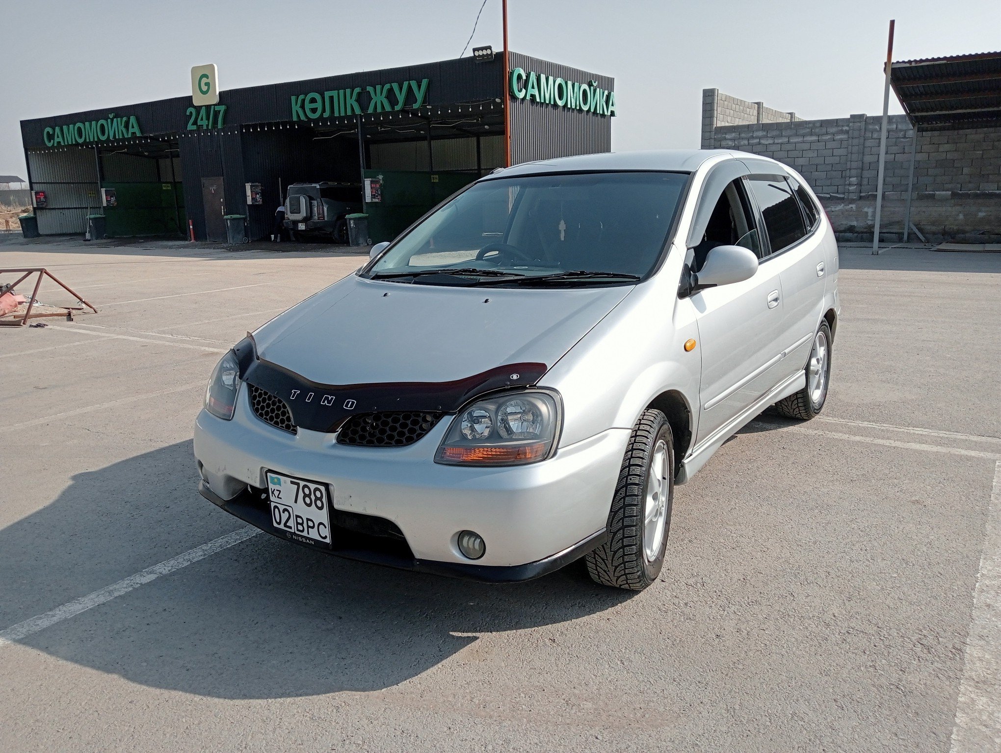 Nissan Tino 1998
