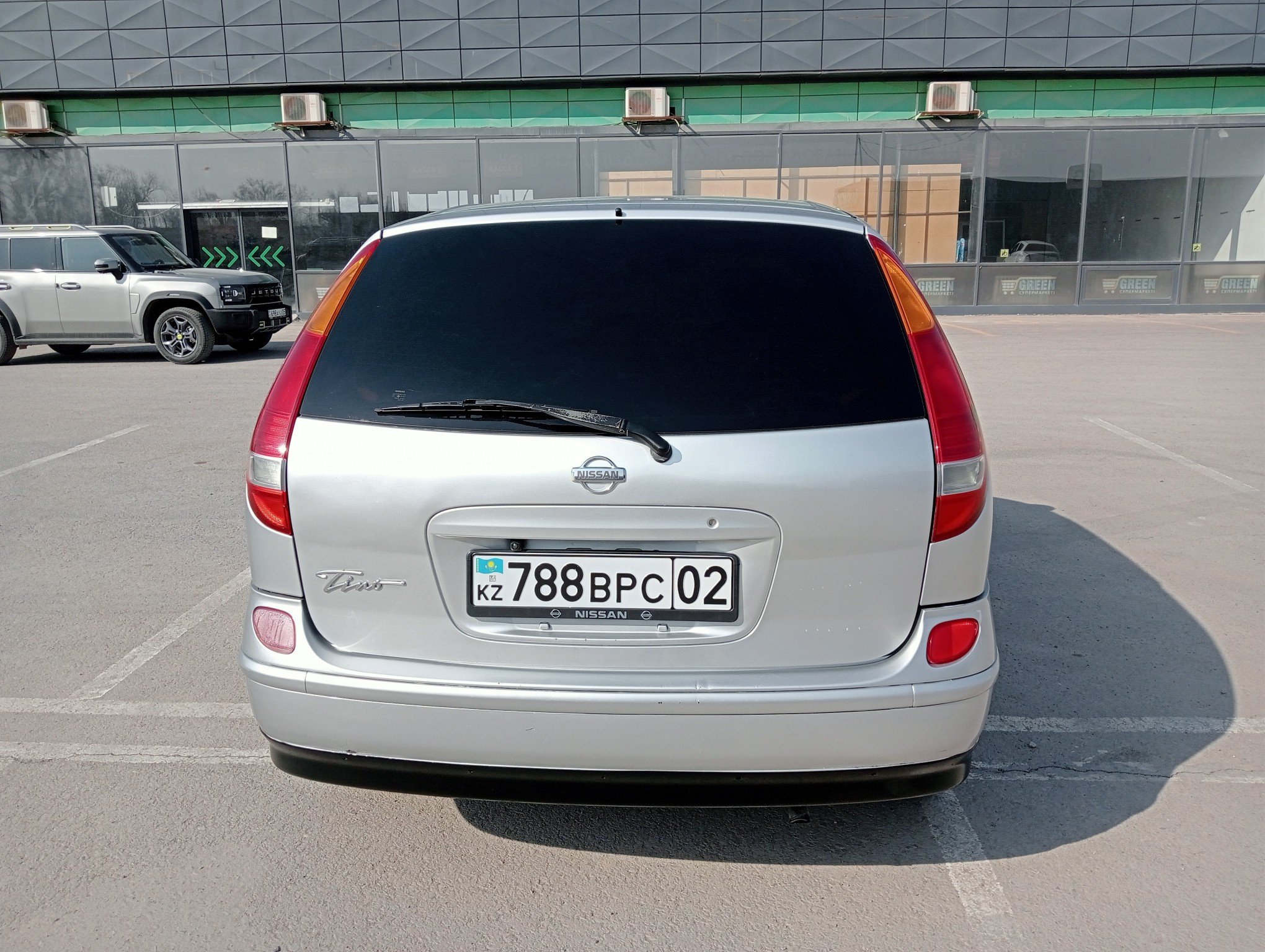 Nissan Tino 1998