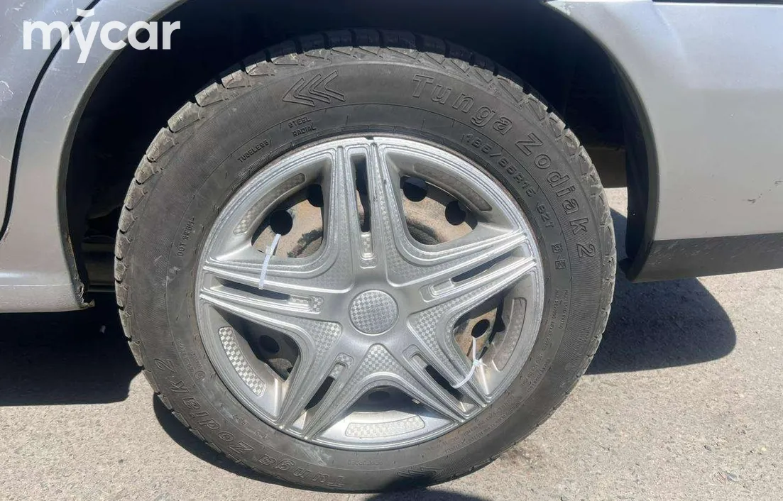 Nissan Almera 2005