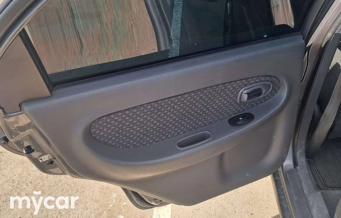 Kia Shuma 2003