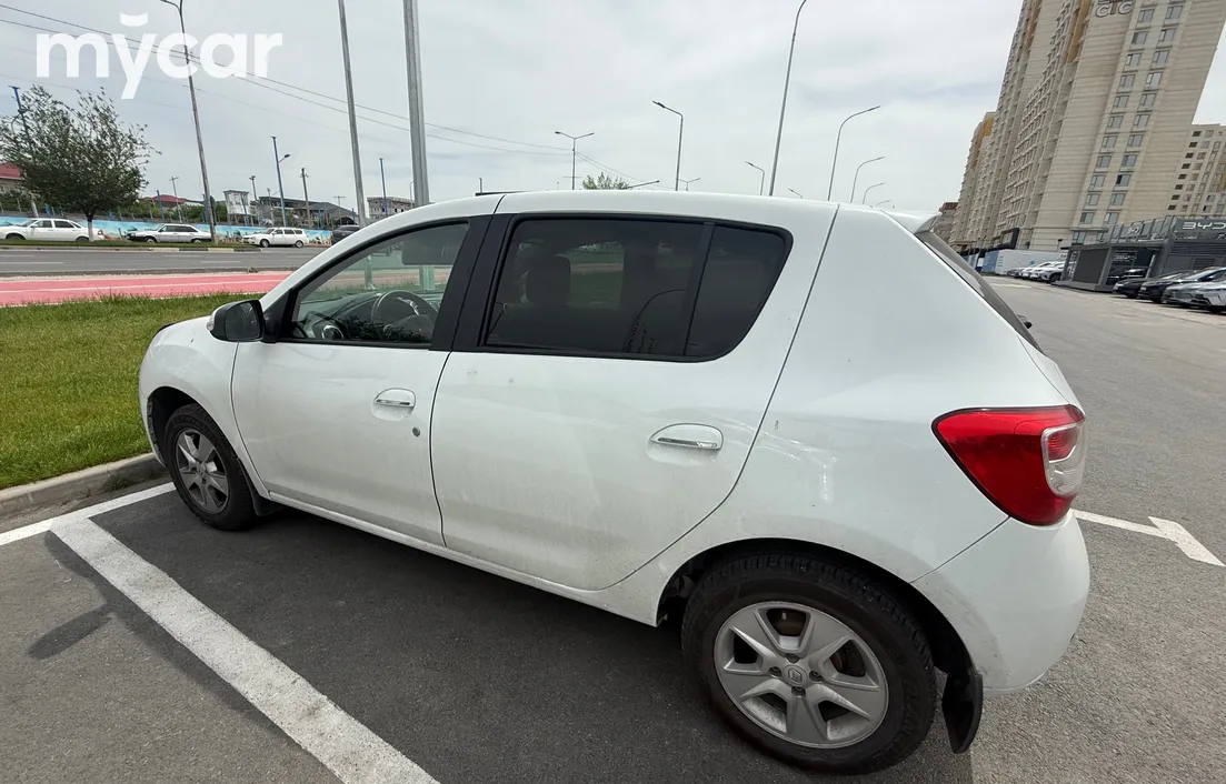 Renault Sandero 2015