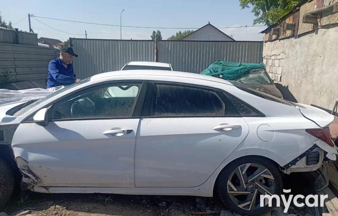 Hyundai Elantra 2023