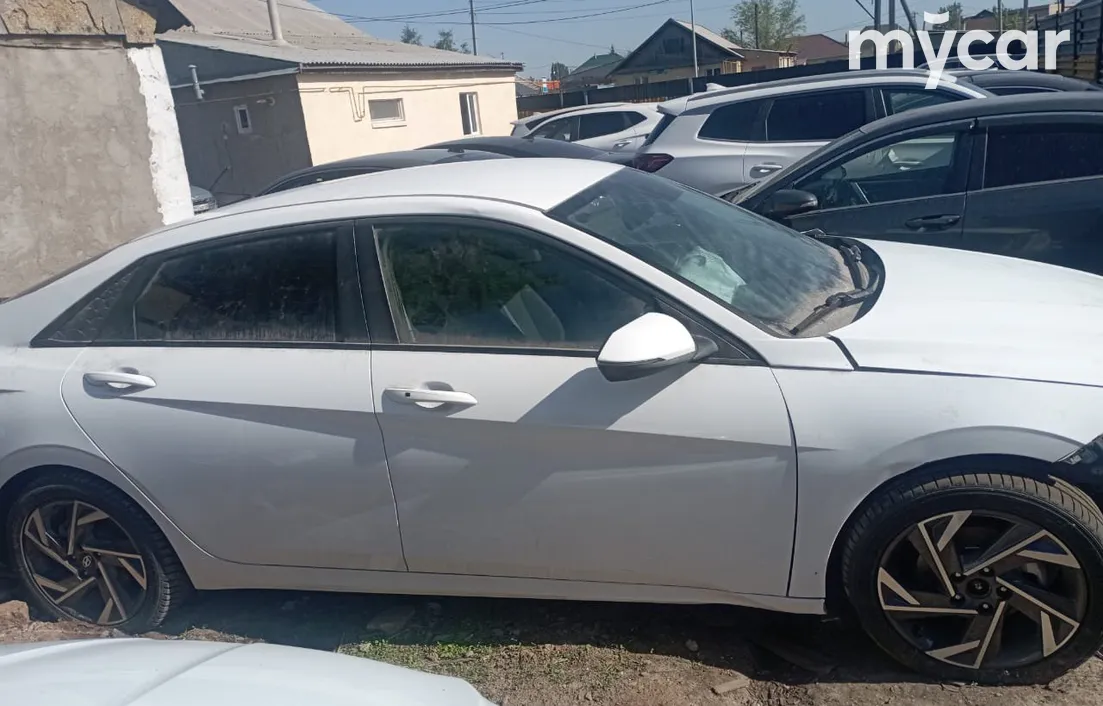 Hyundai Elantra 2023