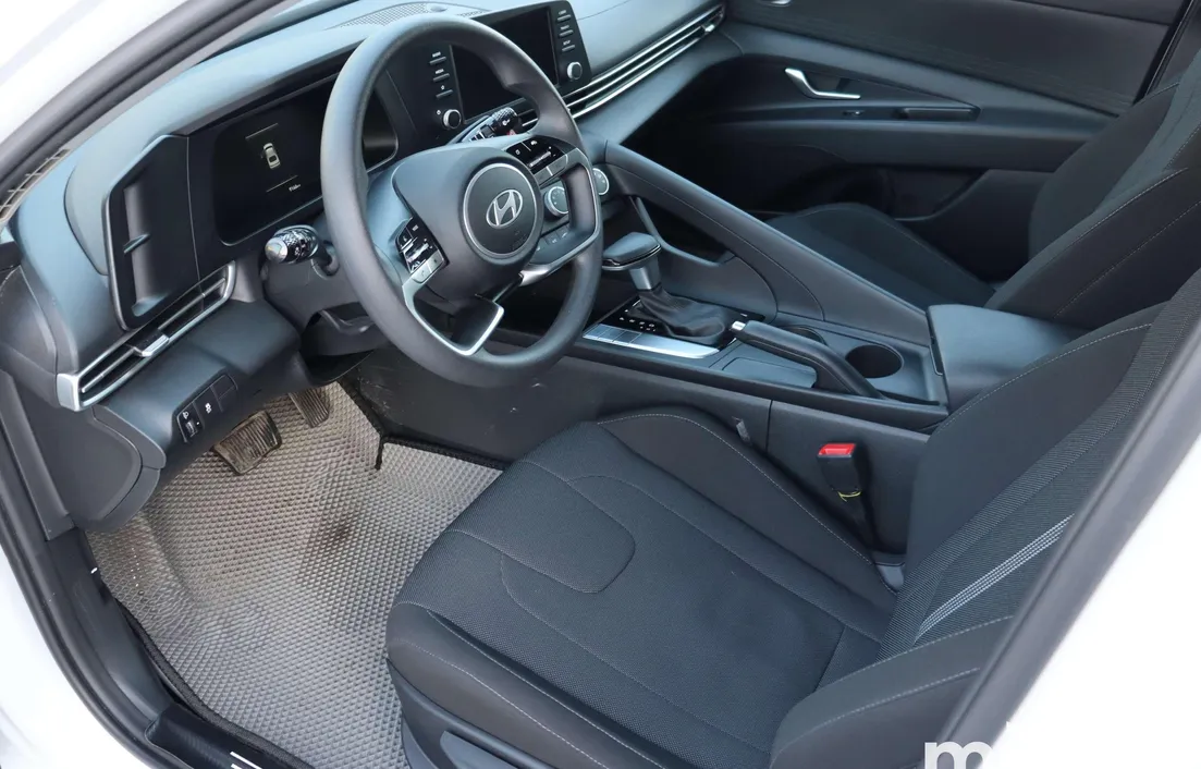 Hyundai Elantra 2024