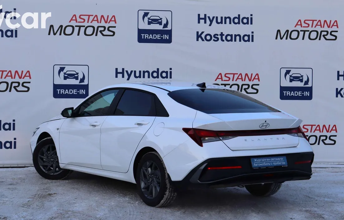 Hyundai Elantra 2024