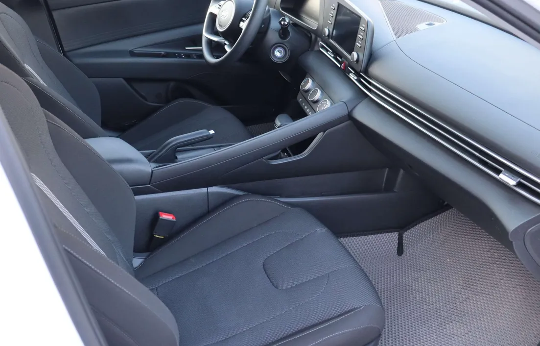 Hyundai Elantra 2024