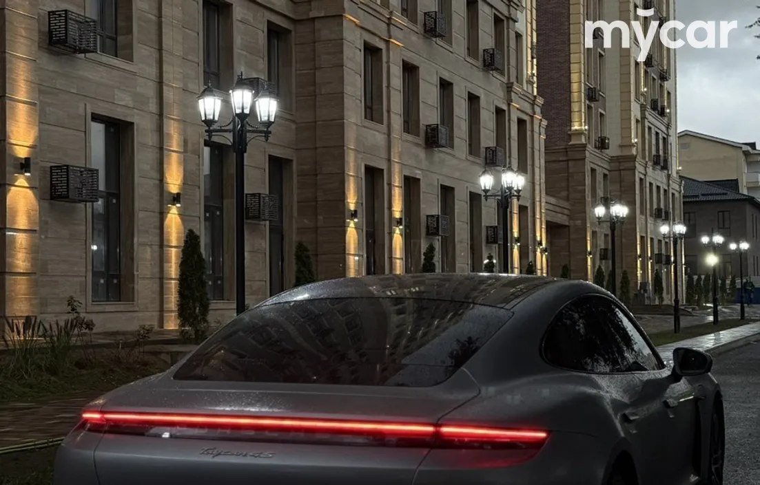 Porsche Taycan 2021
