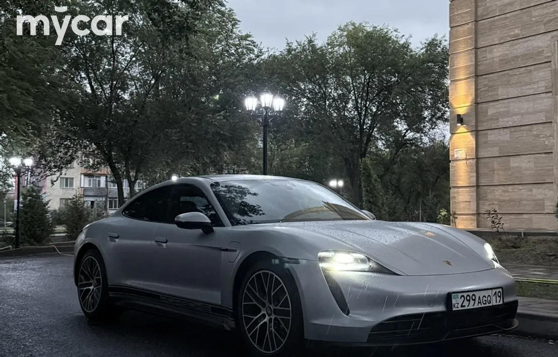 Porsche Taycan 2021