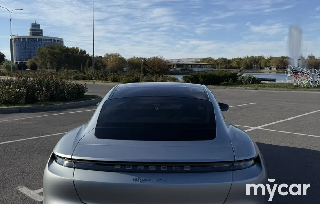 Porsche Taycan 2021