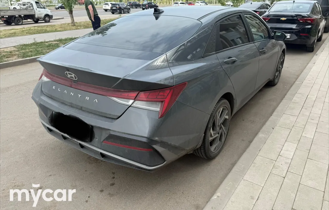 Hyundai Elantra 2024