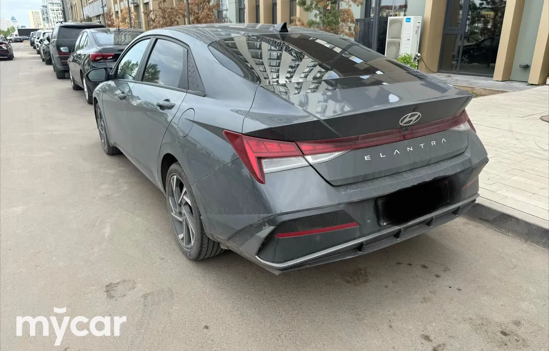 Hyundai Elantra 2024