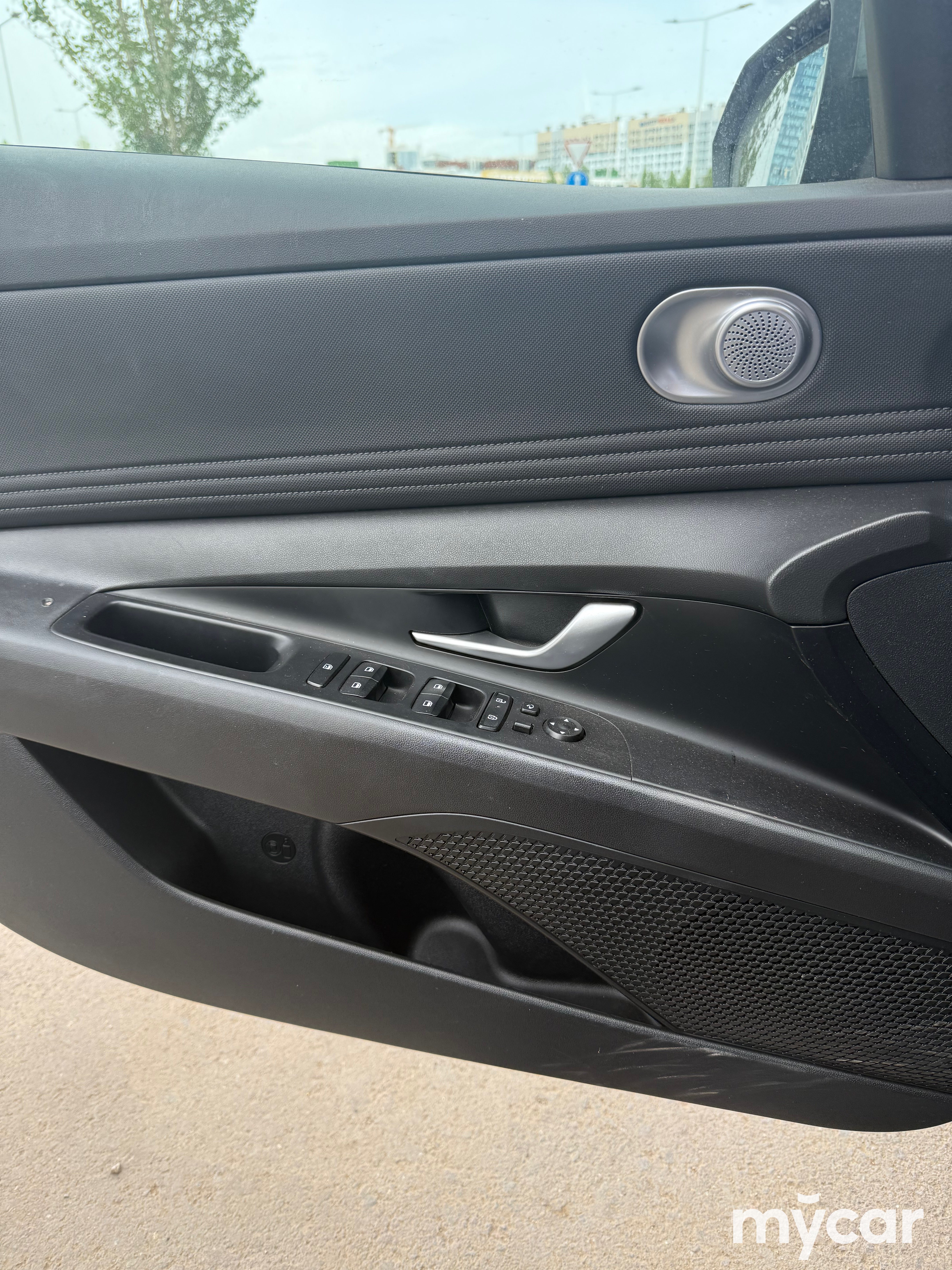 Hyundai Elantra 2024