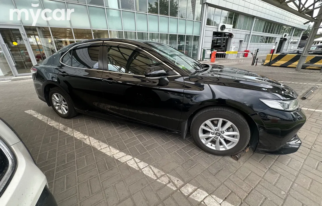 Toyota Camry 2019
