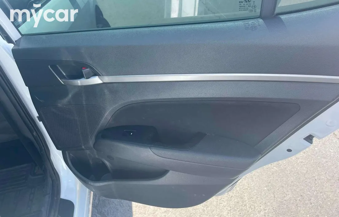 Hyundai Elantra 2018