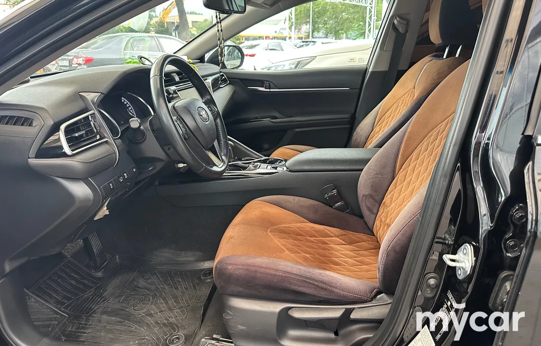 Toyota Camry 2019