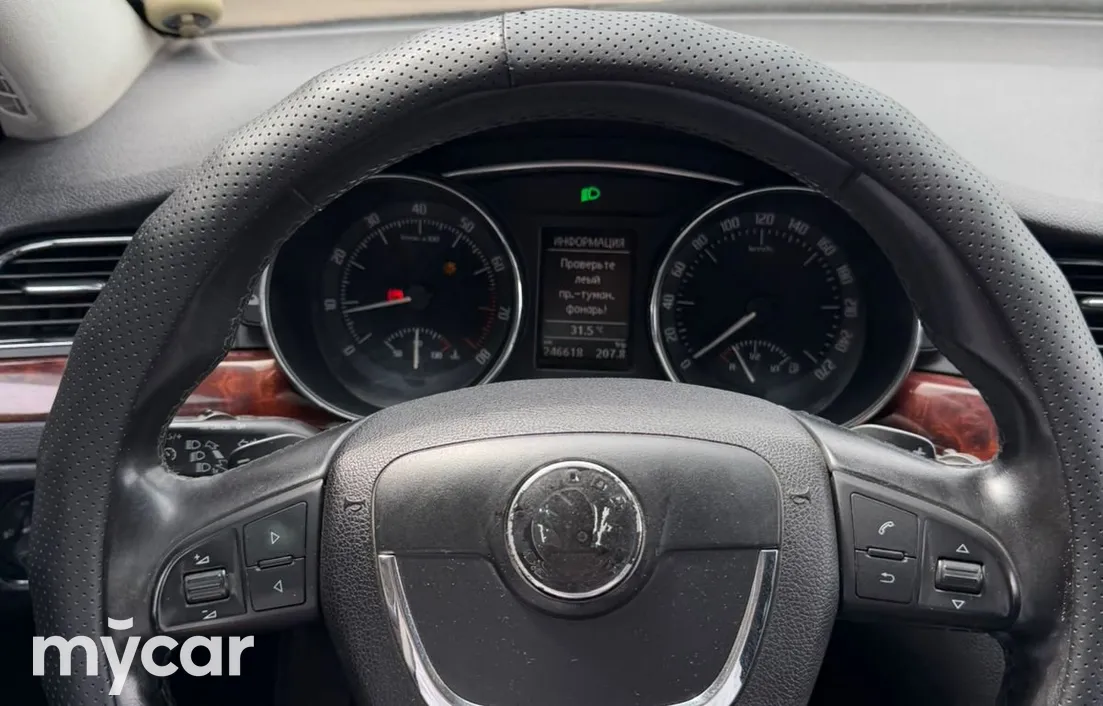 Skoda Superb 2011