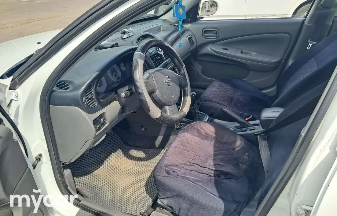 Nissan Almera 2012
