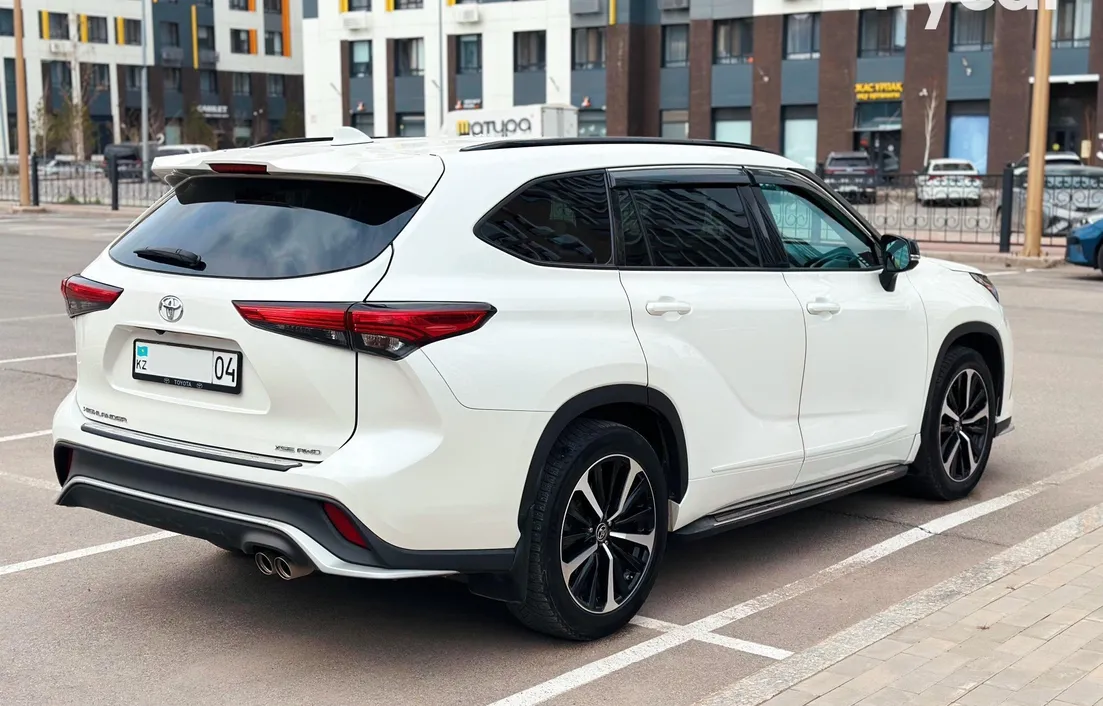 Toyota Highlander 2021