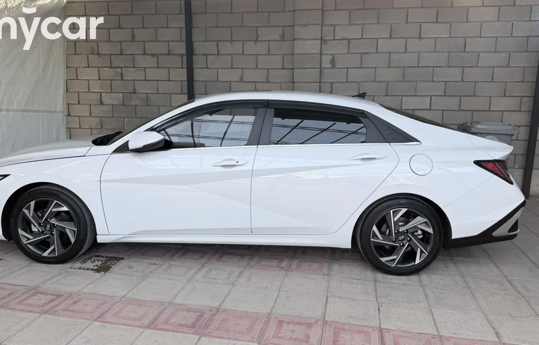 Hyundai Elantra 2024