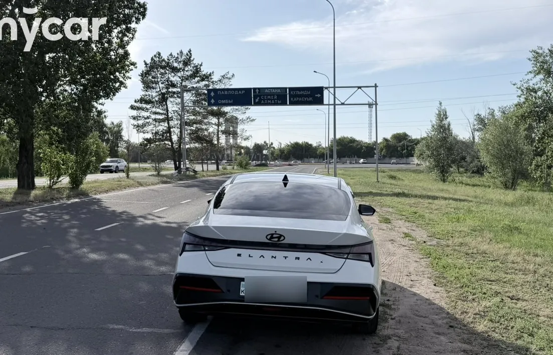 Hyundai Elantra 2024