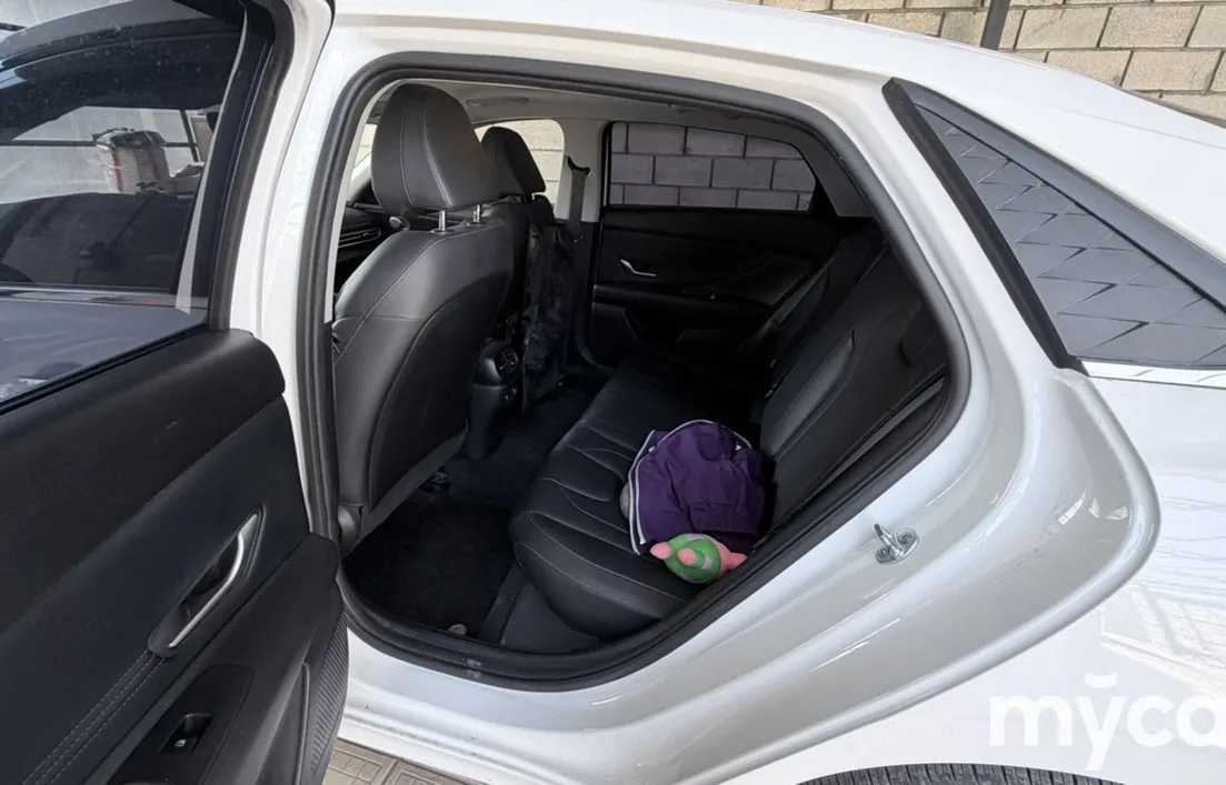 Hyundai Elantra 2024