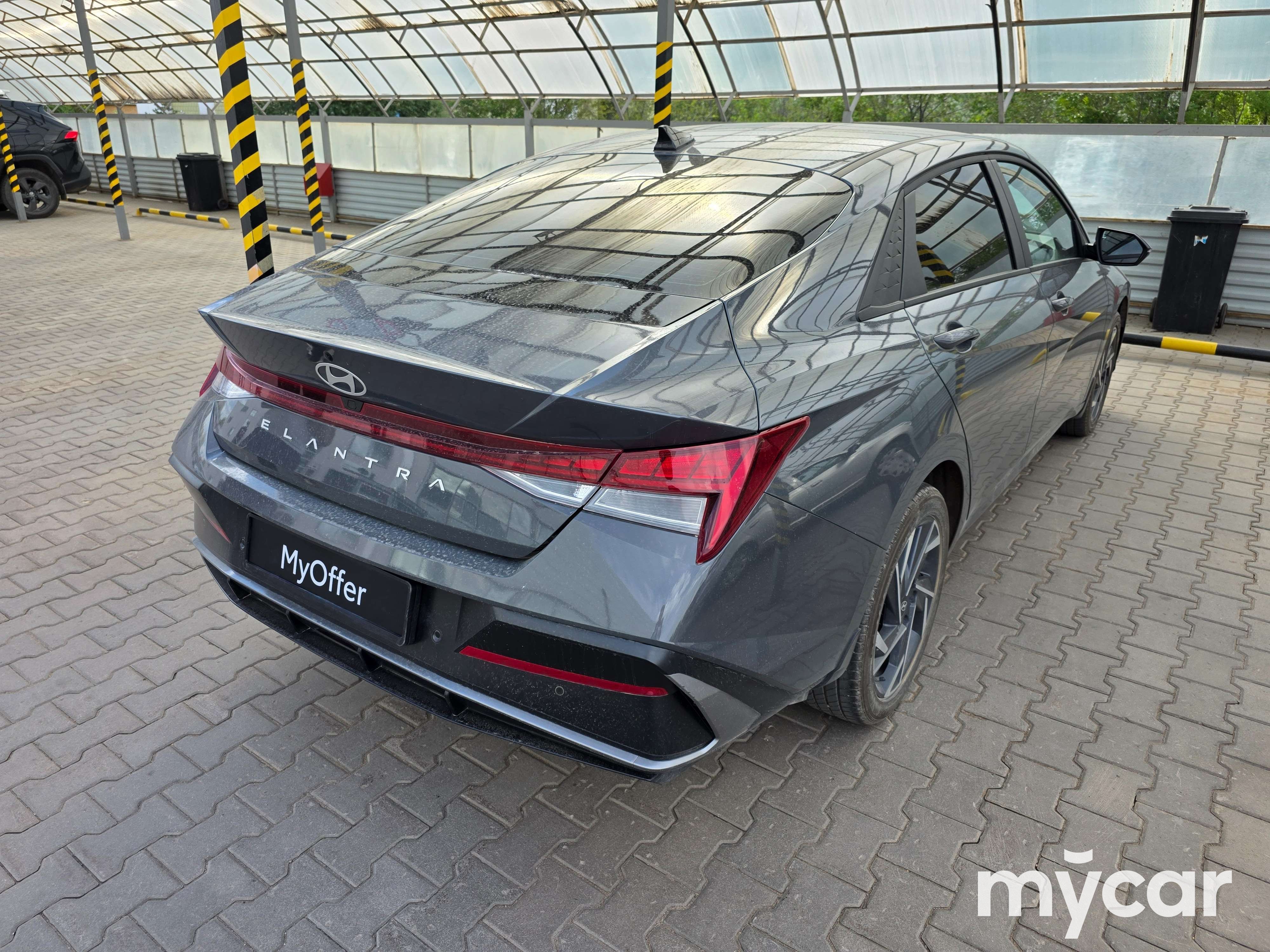 Hyundai Elantra 2024