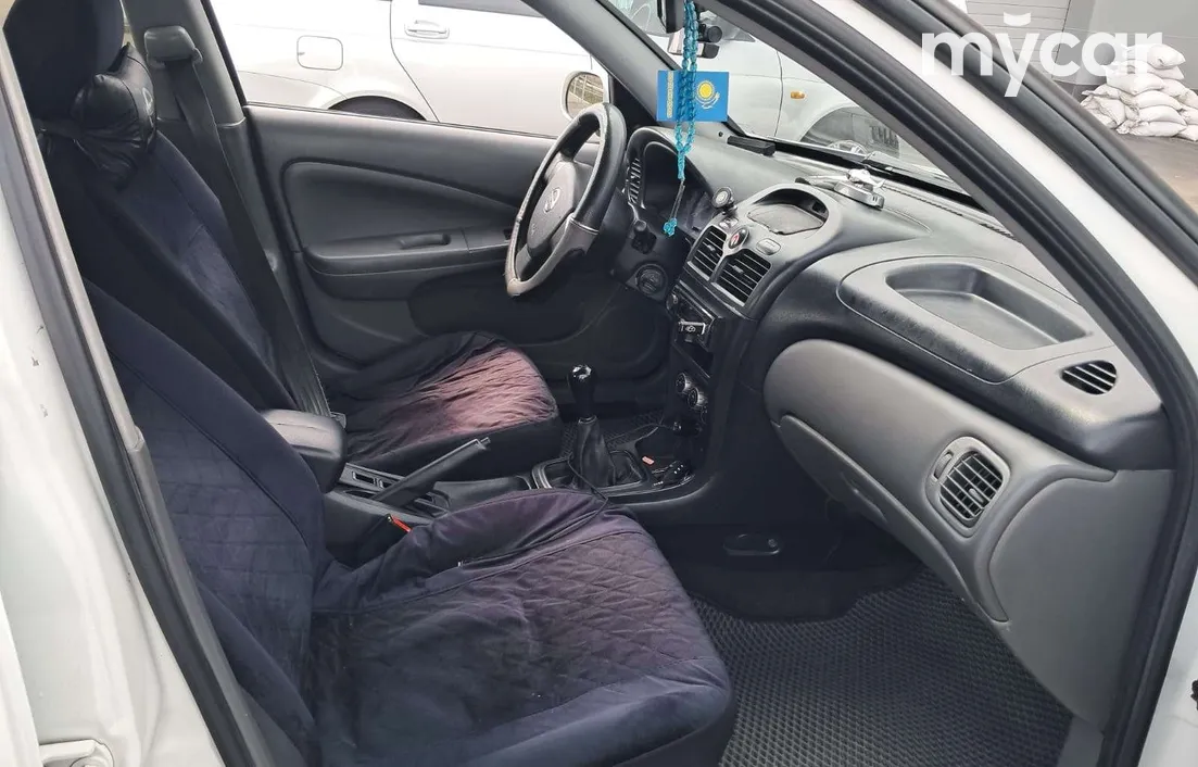 Nissan Almera 2012