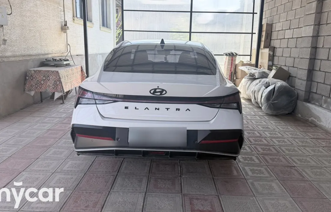 Hyundai Elantra 2024