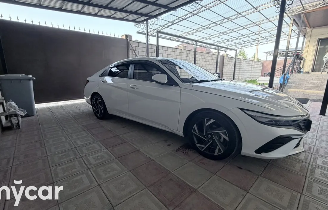 Hyundai Elantra 2024