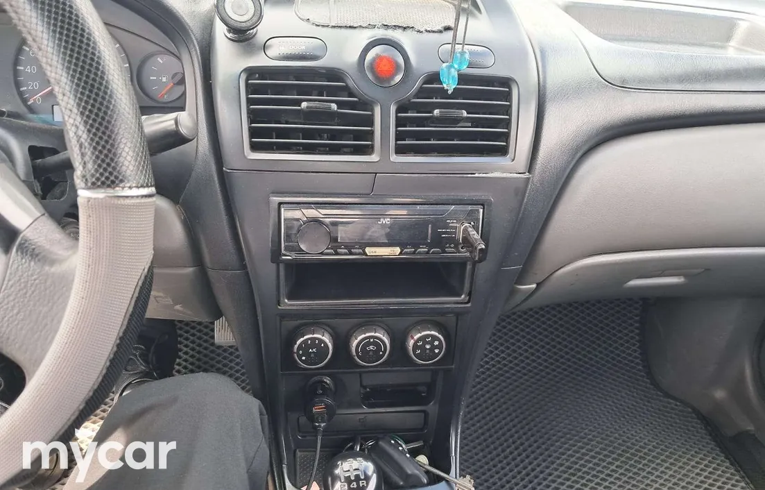 Nissan Almera 2012